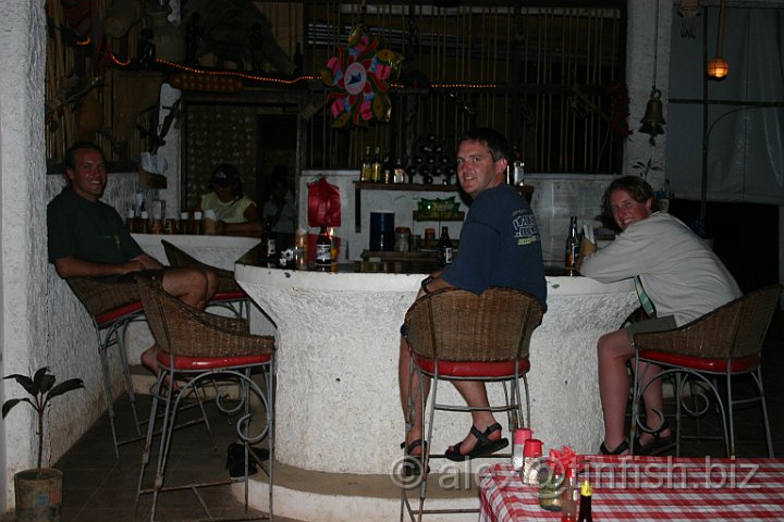 Coron 0067.JPG - Relaxing over a beer